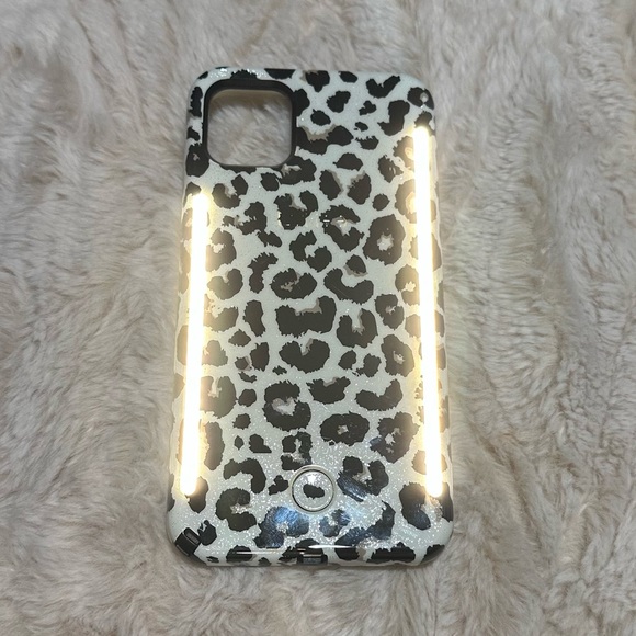 LuMee ring light phone case - Picture 3 of 4